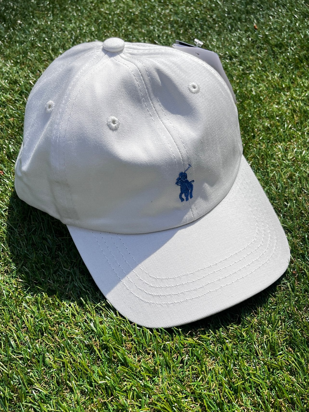 Polo pet beige met blauw logo, Kleding | Heren, Hoeden en Petten, Ophalen of Verzenden, Nieuw, One size fits all, Pet