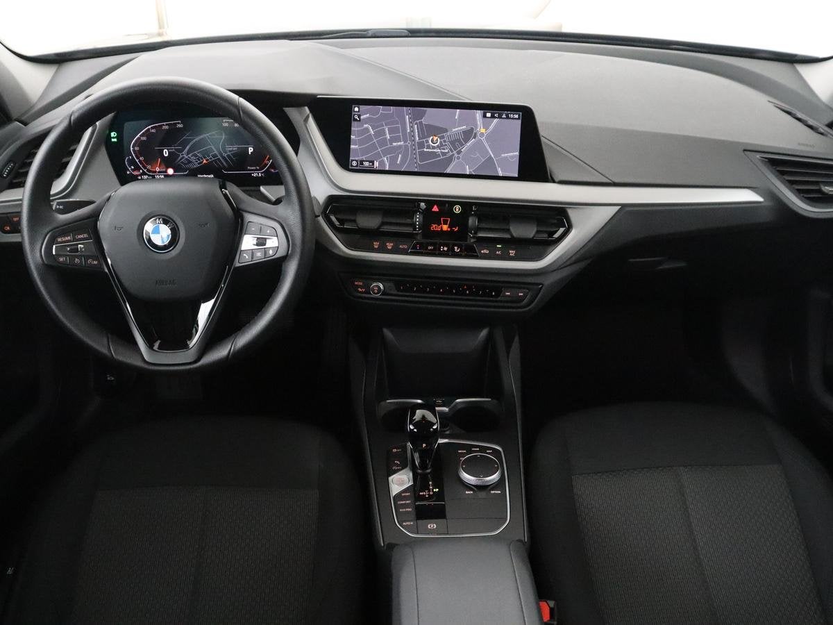 BMW 1-serie 118i | Apple Carplay | LED | Navigatie | Automaa, Auto's, Gebruikt, Zwart, Origineel Nederlands, 3 cilinders