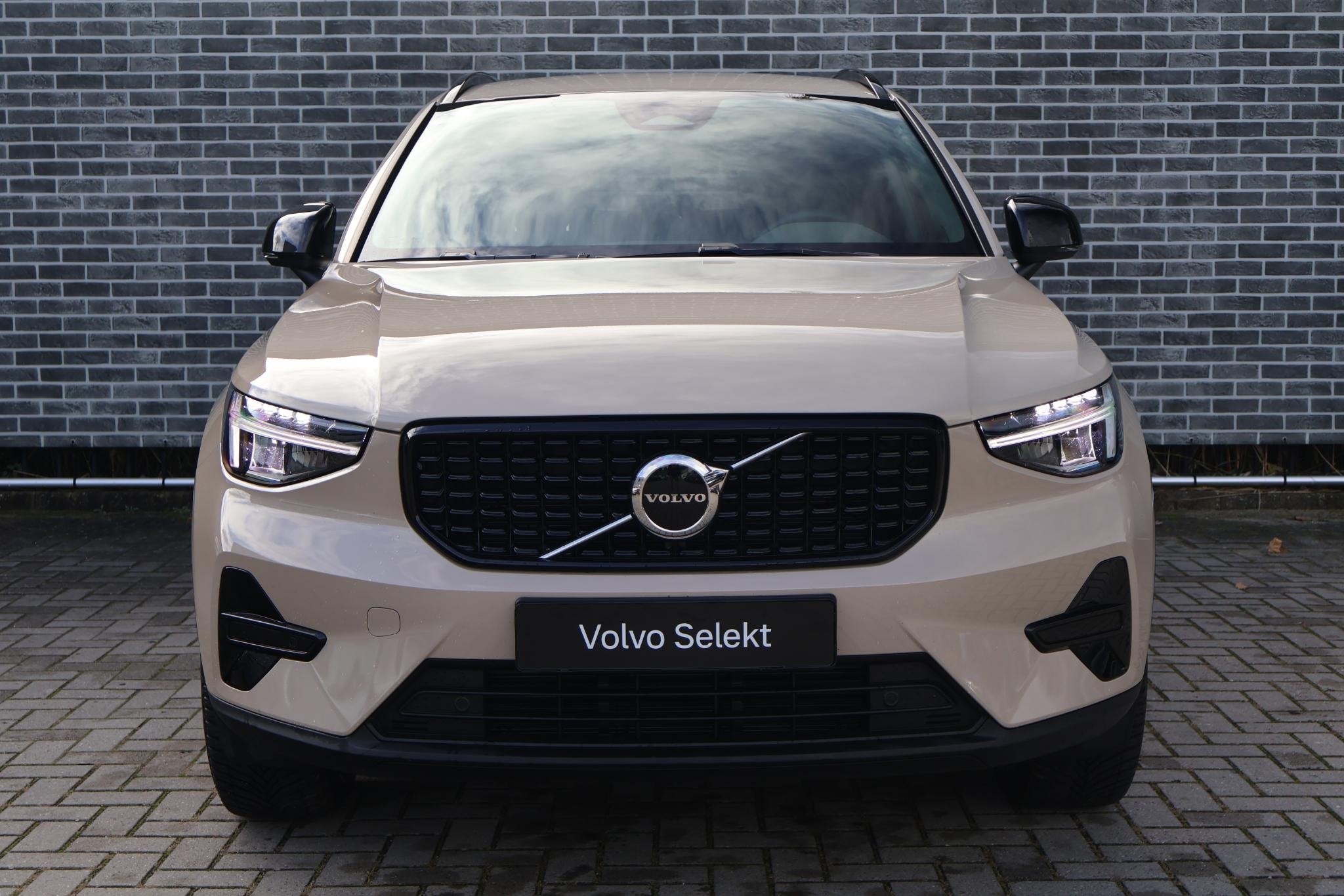 Volvo XC40 2.0 B4 Plus Dark | Trekhaak | Lichtmetalen Velgen, Auto's, Gebruikt, Euro 6, 4 cilinders, Origineel Nederlands