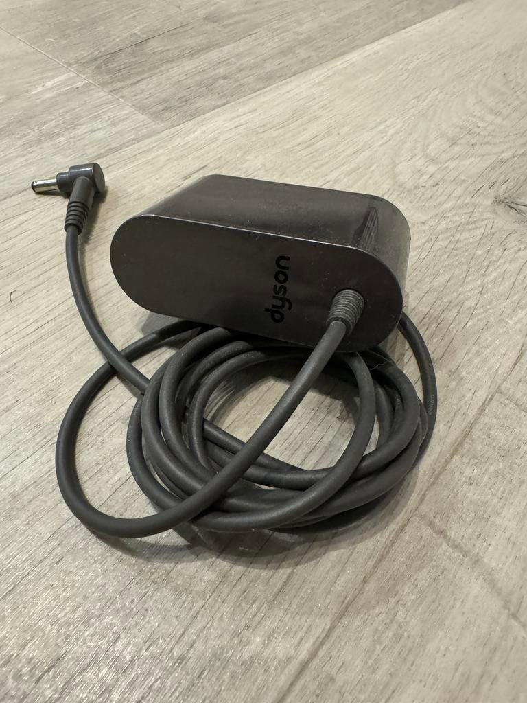 Dyson v11 absolute extra | original charger, Ophalen of Verzenden, Gebruikt, Stofzuiger