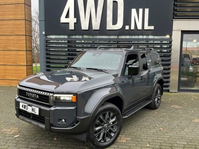 Toyota Land Cruiser 250 2.8 D-4D AUT 4WD EXEC SWVAN BPM VRIJ, Auto's, Bestelauto's, Automaat, Zwart, 4 cilinders, Leder