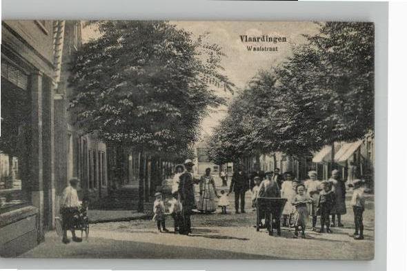 Vlaardingen Waalstraat zeer levendig TOPKAART, Verzamelen, Ansichtkaarten | Nederland, Ongelopen, Zuid-Holland, 1920 tot 1940