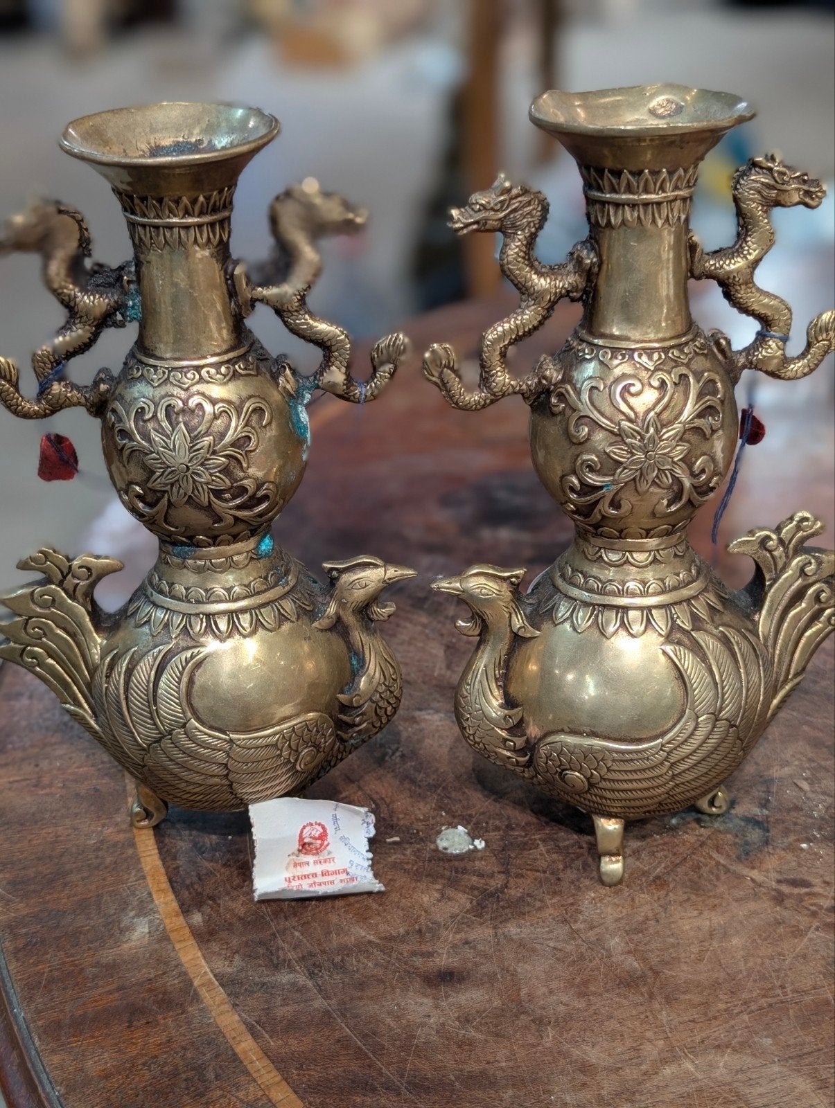 2 bronzen vaasjes Nepal. €110. 21 cm hoog, Ophalen