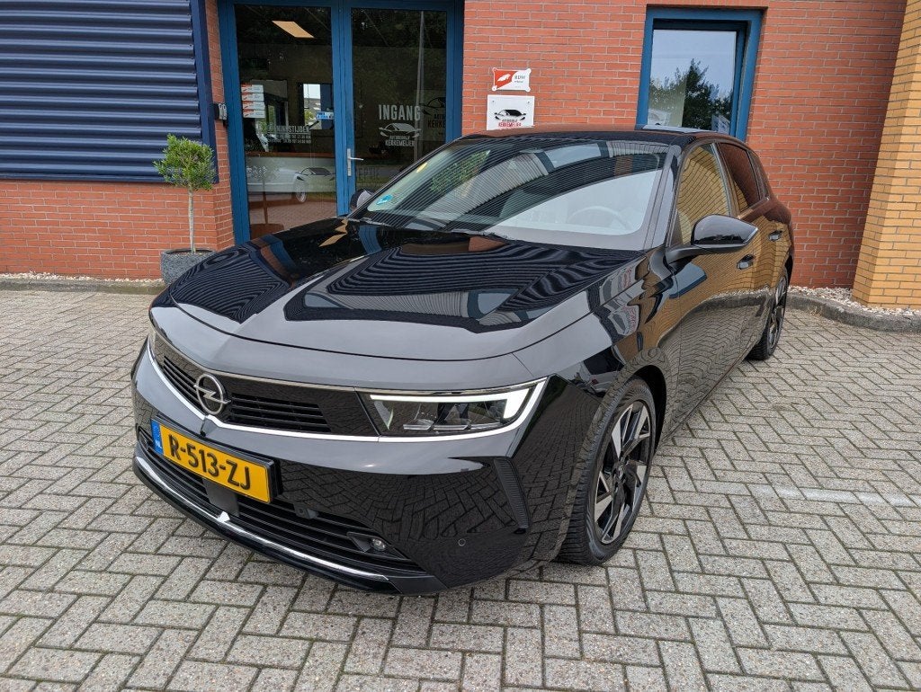 Opel ASTRA 1.2 ELEGANCE, Pdc V+A, Adaptive cruise, stoel+stu, Voorwielaandrijving, Euro 6, 1199 cc, Zwart