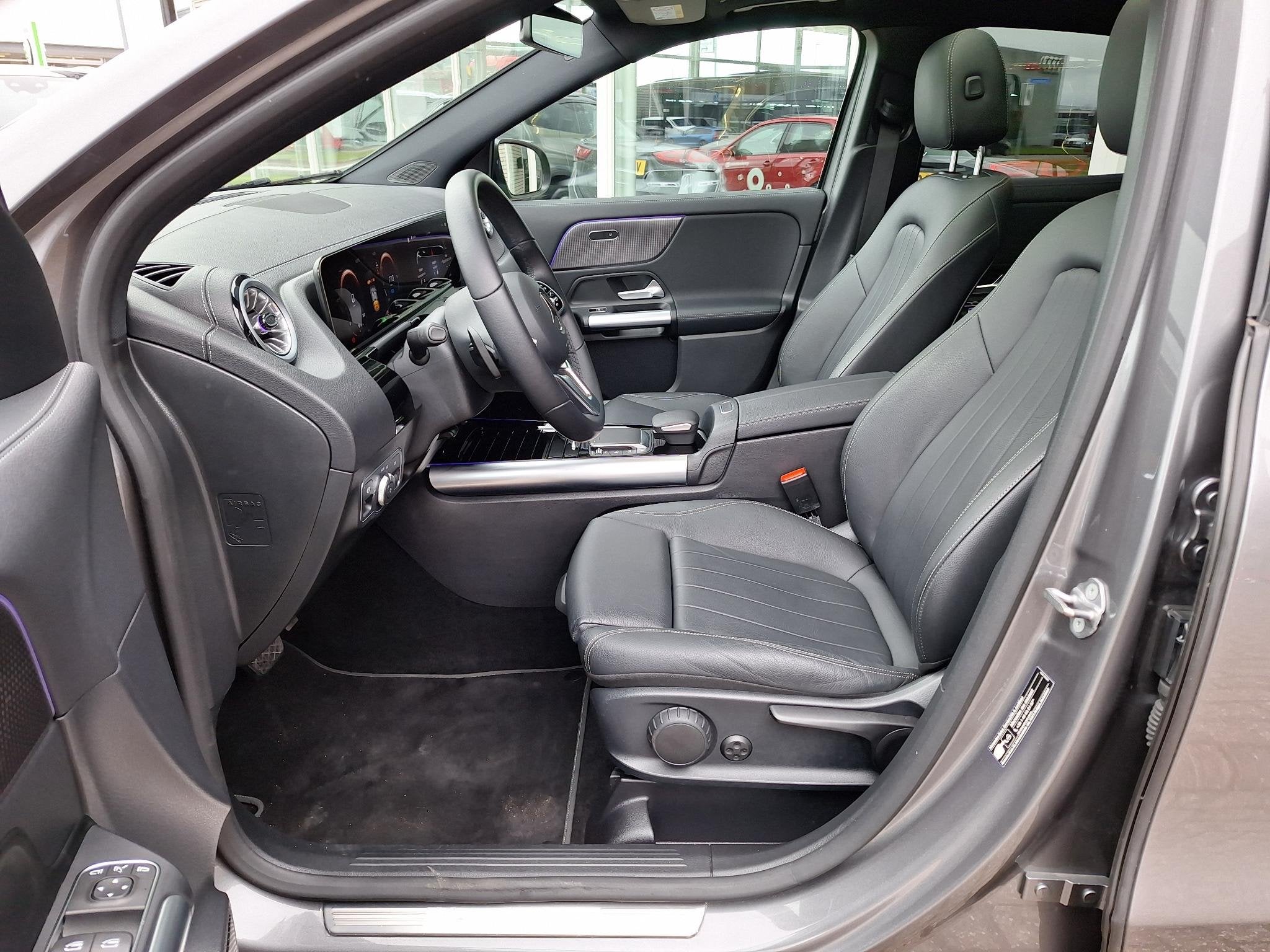 Mercedes-Benz GLA-klasse 250 e Luxury Line | Panoramadak | N, Auto's, Mercedes-Benz, 4 cilinders, 16 kWh, Leder en Stof, Bedrijf