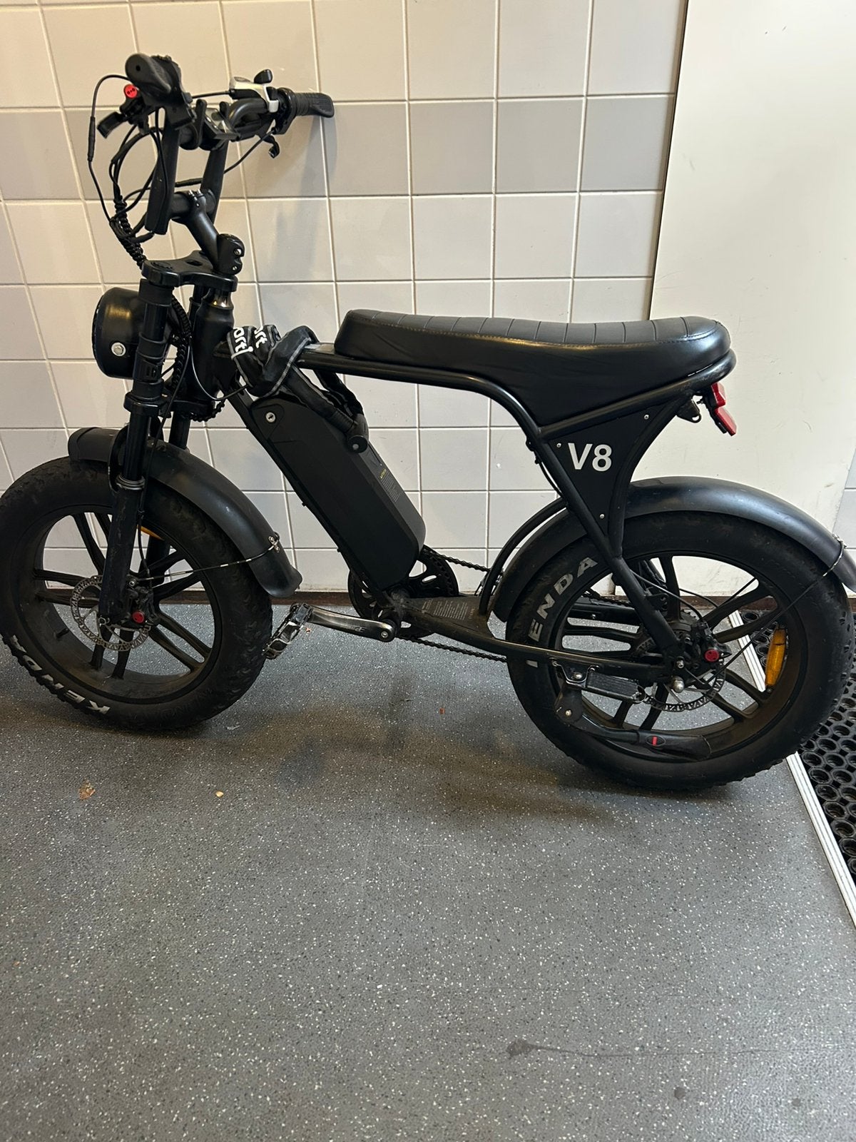 V8 fatbike tekoop, Ophalen