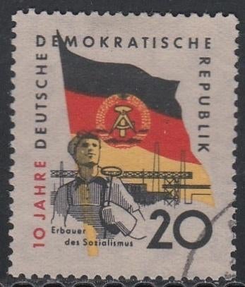 DDR 1959 725 DDR 10 jaar 15p, Gest, Ophalen of Verzenden, DDR, Gestempeld