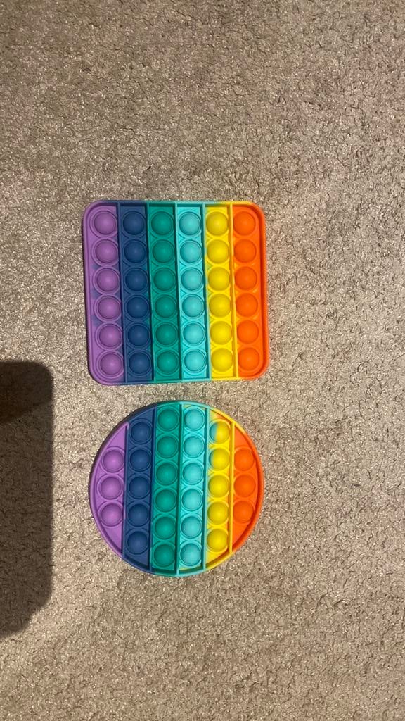 Regenboog vierkant en ronde pop it, Ophalen, Zo goed als nieuw
