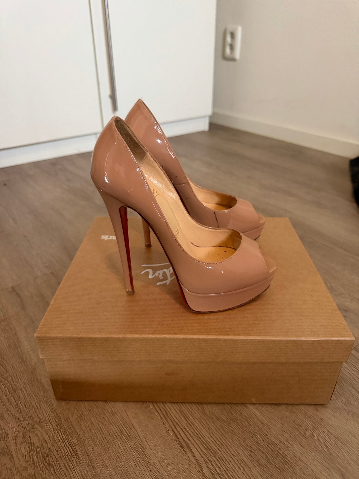 Christian Louboutin lady Peep - nude, Ophalen of Verzenden, Gedragen, Beige, Pumps