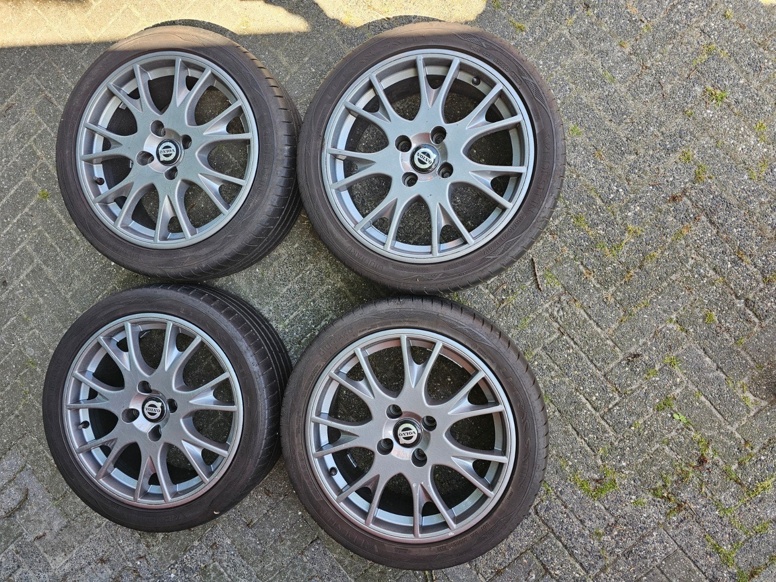 Volvo 17 inch velgen met Vredestein zomerbanden 215/45 R17, Ophalen, Banden en Velgen, 17 inch, Personenwagen