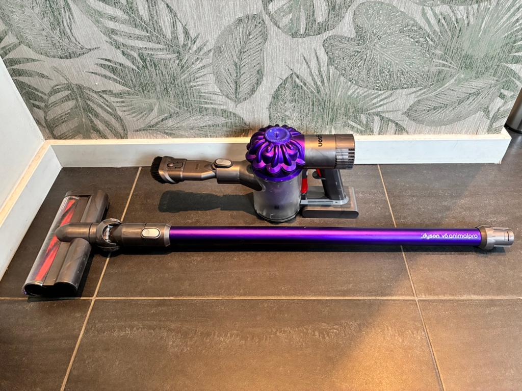 Dyson V6 draadloze stofzuiger, Witgoed en Apparatuur, Stofzuigers, Gebruikt, Ophalen of Verzenden, Reservoir, Steelstofzuiger
