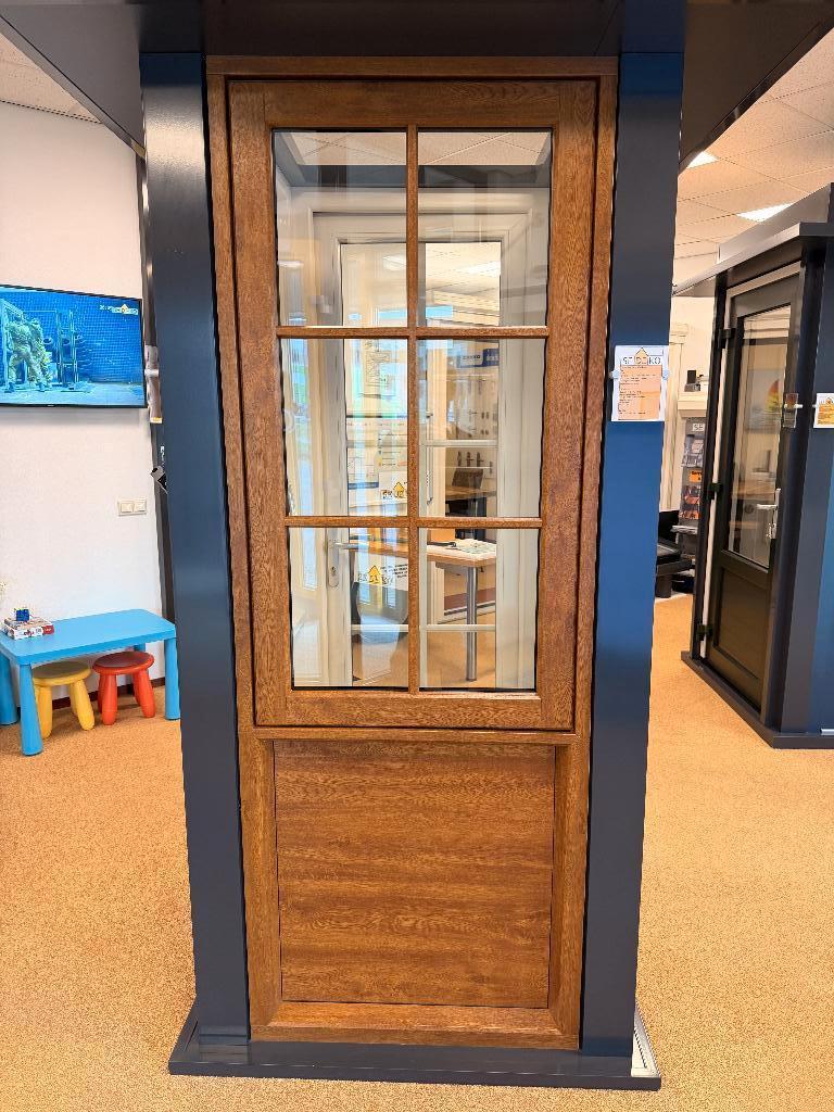 Naar buiten draaiend kunststof houtlook kozijn, Kunststof, Raamkozijn, Zo goed als nieuw, 150 tot 225 cm