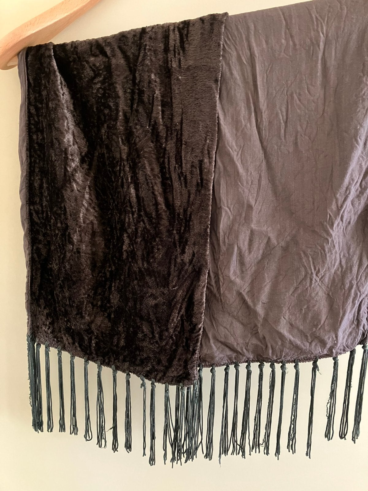 Mooi bruin fluweelzachte sjaal🧣met franjes, Ophalen of Verzenden, Zo goed als nieuw, Maat 46/48 (XL) of groter, Sjaal