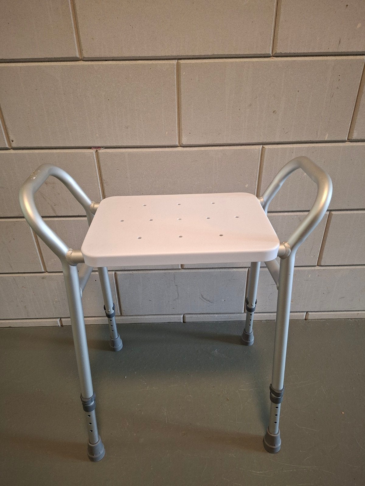 Te koop: Douchekruk met Armleuningen (Nieuwstaat), Ophalen of Verzenden, Nieuw