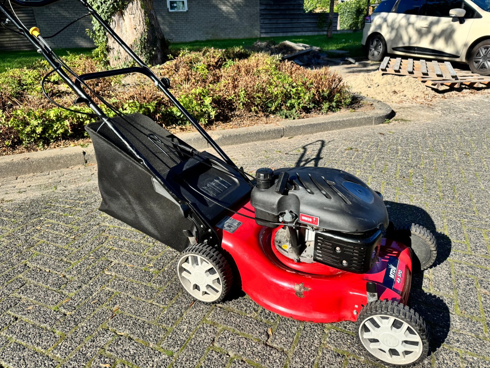 Benzine grasmaaier benzinemaaier motormaaier MYD 46 SPO, Ophalen, Cirkelmaaier, Zo goed als nieuw, Opvangbak