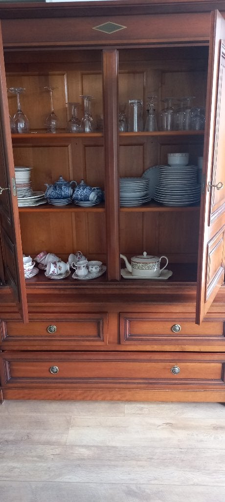 notenhouten kast, eettafel met stoelen en 2.5 zits bankje, Ophalen