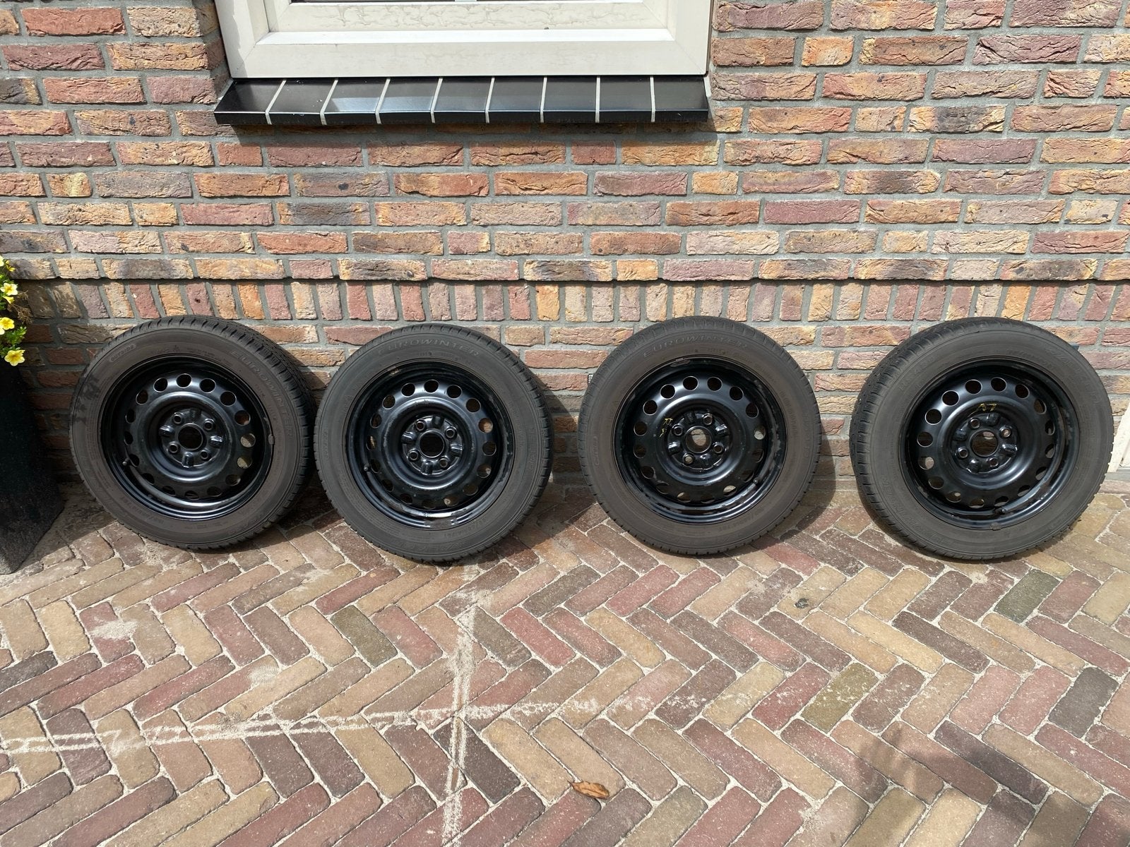 Winterbanden Toyota Aygo 2013 met stalen velgen 14 inch, Auto-onderdelen, Banden en Velgen, Ophalen, 14 inch, Gebruikt, 155 mm