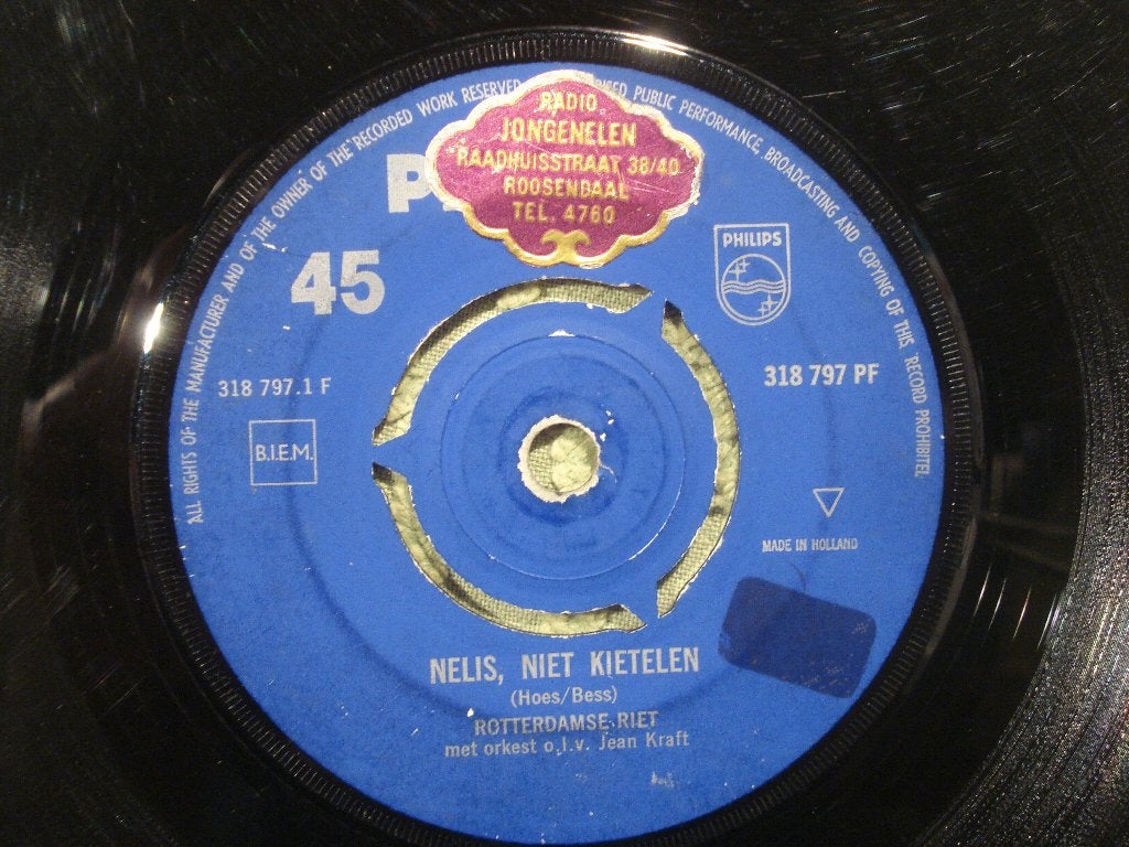 Rotterdamse Riet 7" Vinyl Single: Nelis, niet kietelen (NL), Cd's en Dvd's, Ophalen of Verzenden, Gebruikt, 7 inch, Nederlandstalig