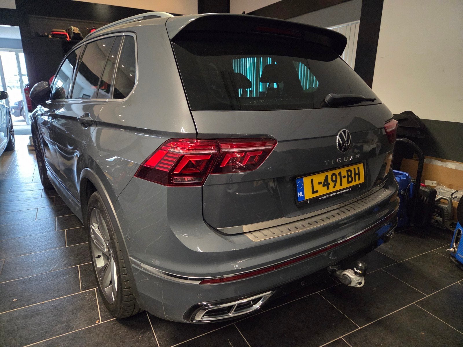 VW TIGUAN 1.5 TSI AUT 3X R-LINE PANO KEYLESS LED TREKHAAK NL, Auto's, 1441 kg, 1498 cc, 4 cilinders, 150 pk