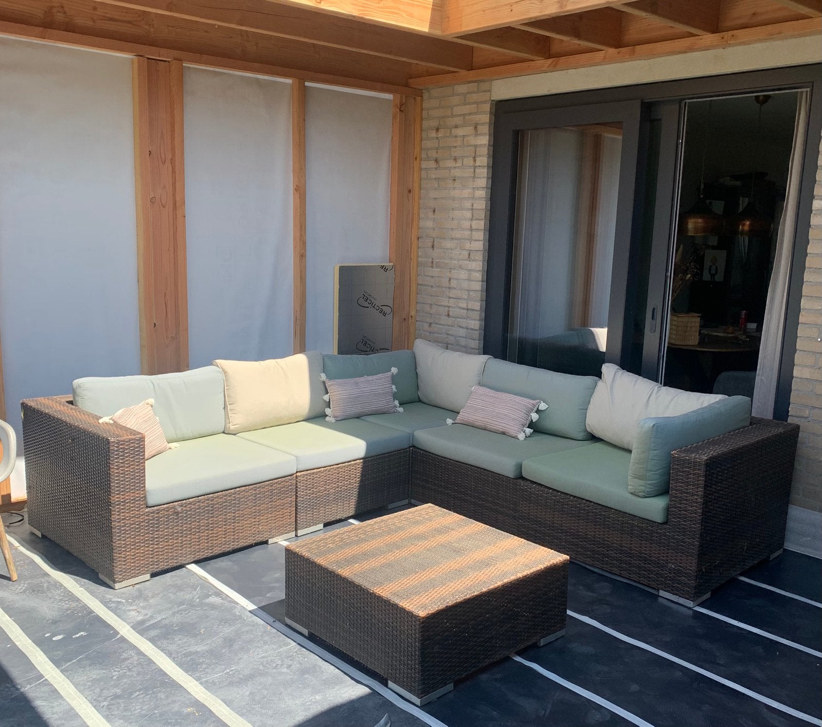 Wicker loungeset met kussens en salontafel, Tuin en Terras, Tuinsets en Loungesets, Ophalen, 5 zitplaatsen, Gebruikt, Loungeset