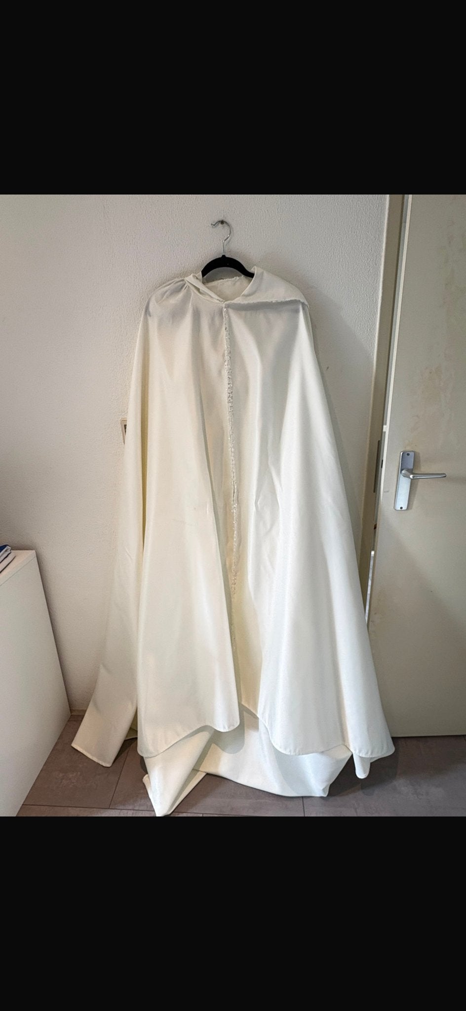 Witte trouwjurk cape met capuchon, Kleding | Dames, Trouwkleding en Trouwaccessoires, Ophalen of Verzenden, Nieuw, Wit, Accessoires