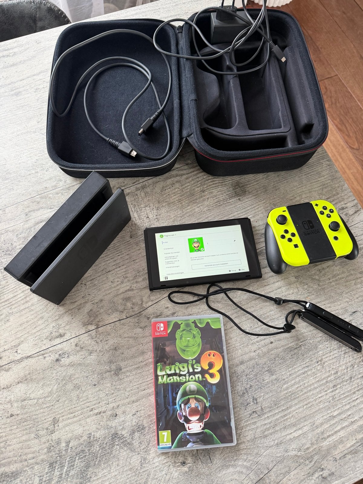 Nintendo Switch compleet + Luigi’s Mansion 3 + orig. reistas, Spelcomputers en Games, Met 2 controllers, Ophalen of Verzenden
