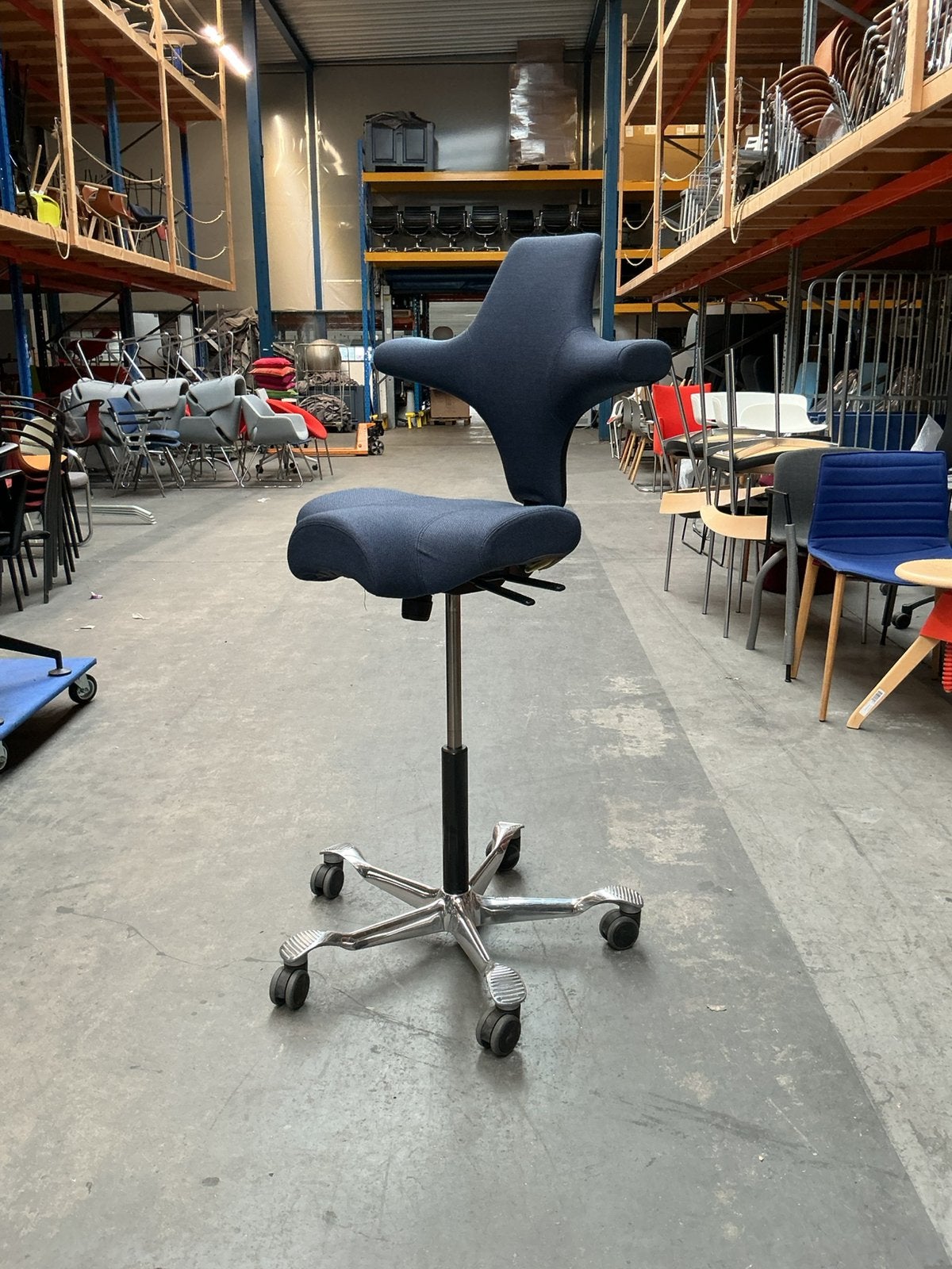 HAG Capisco 8106 Bureaustoel | Zithoogte 61-86 | Donkerblauw, Huis en Inrichting, Bureaustoelen, Gebruikt, -, Blauw, -