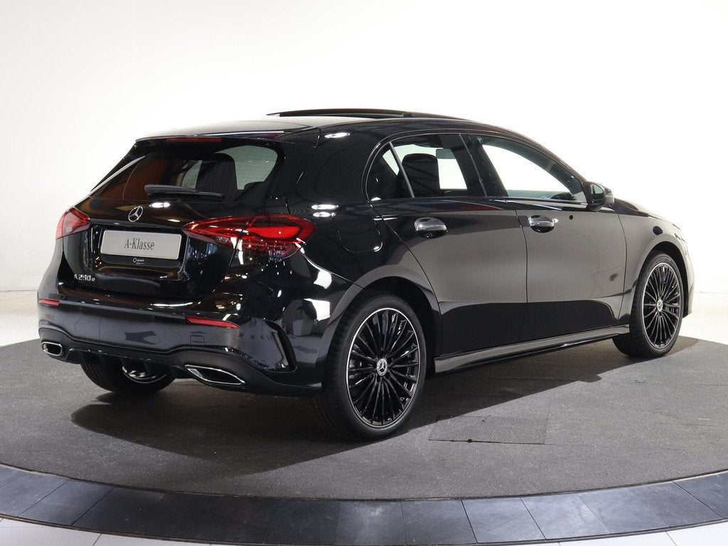 Mercedes-Benz A-klasse 250e Business Solution AMG | Panorama, Auto's, Mercedes-Benz, 4 cilinders, Plug-in hybride, Bedrijf, Hybride Elektrisch/Benzine