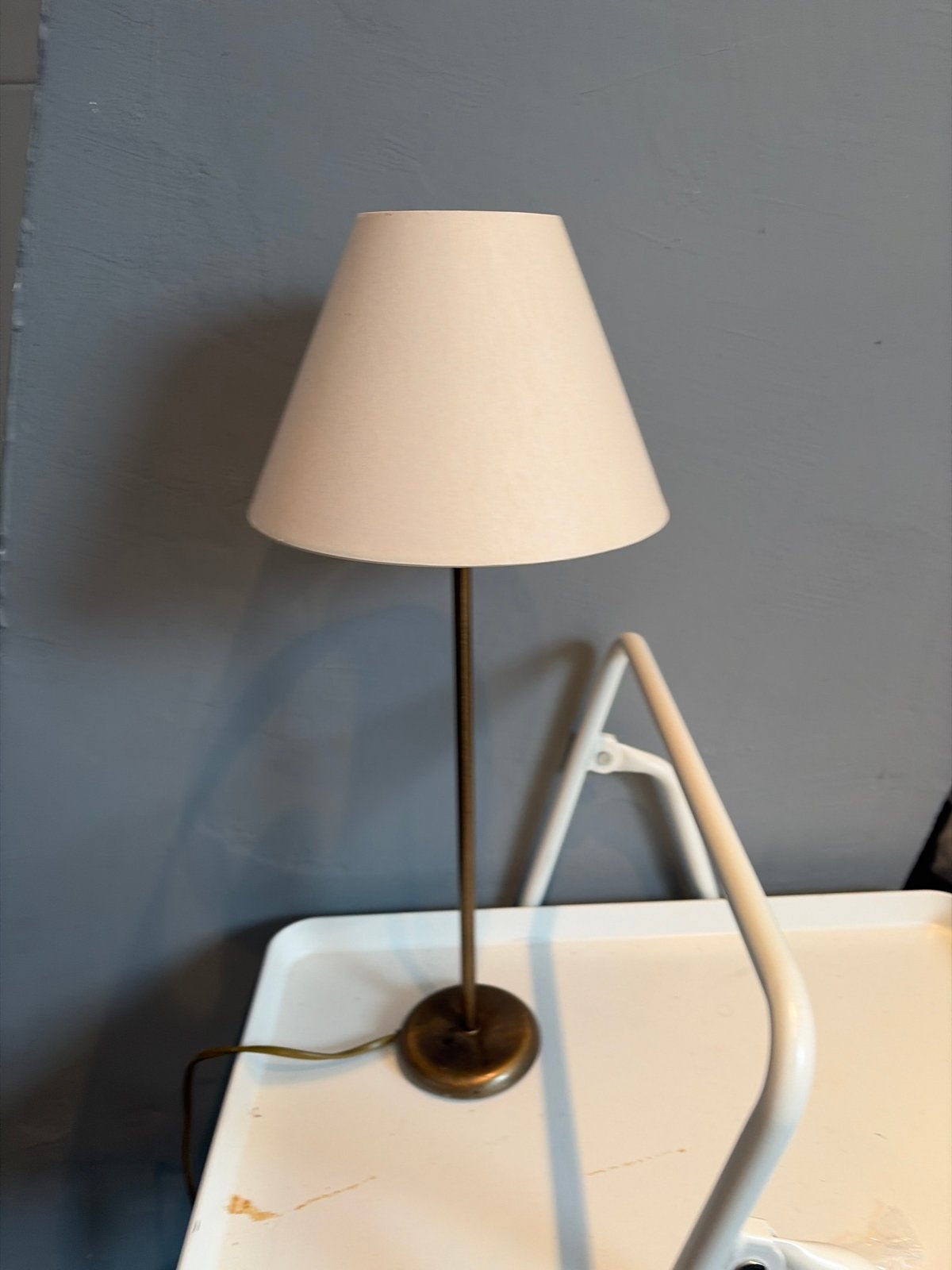 Stijlvolle Schemerlamp met Crèmekleurige Kap, Beige, Gebruikt, Ophalen of Verzenden, Met kap