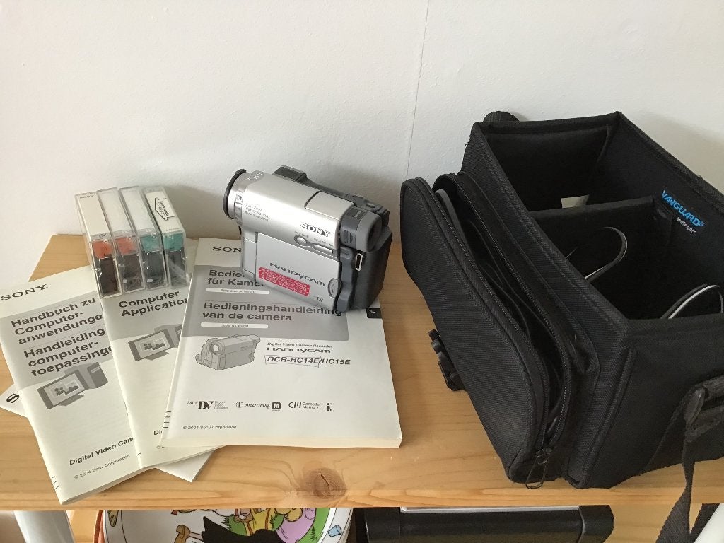 Handycam Sony DCR-HC14E, zgan, Ophalen, Mini dv, 20x of meer, Zo goed als nieuw