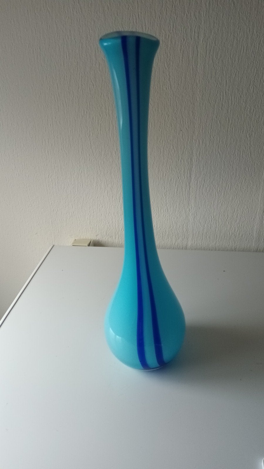Elegante turquoise glazen vaas met blauwe strepen, Ophalen of Verzenden