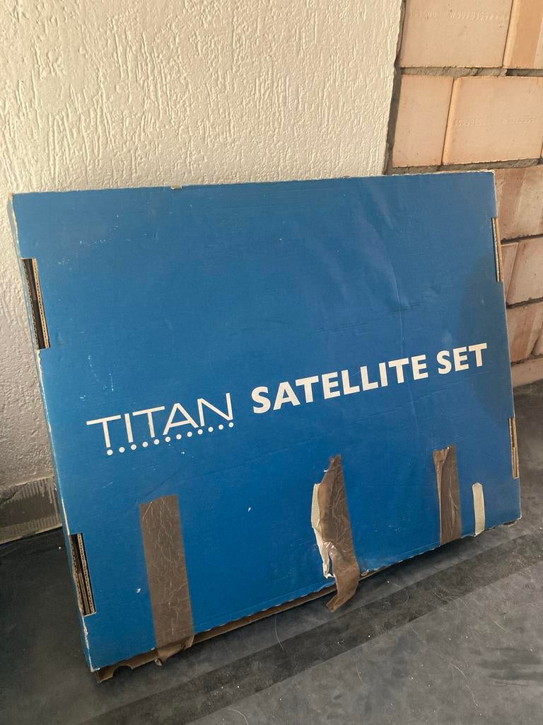 Titan Satellite Set ELRO SAT60FTA - Complete Schotelset, Ophalen, Gebruikt