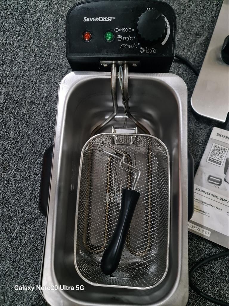 SilverCrest Friteuse - Compact en Efficiënt, 2 tot 3 liter, Ophalen of Verzenden, Zo goed als nieuw, Uitneembare binnenpan