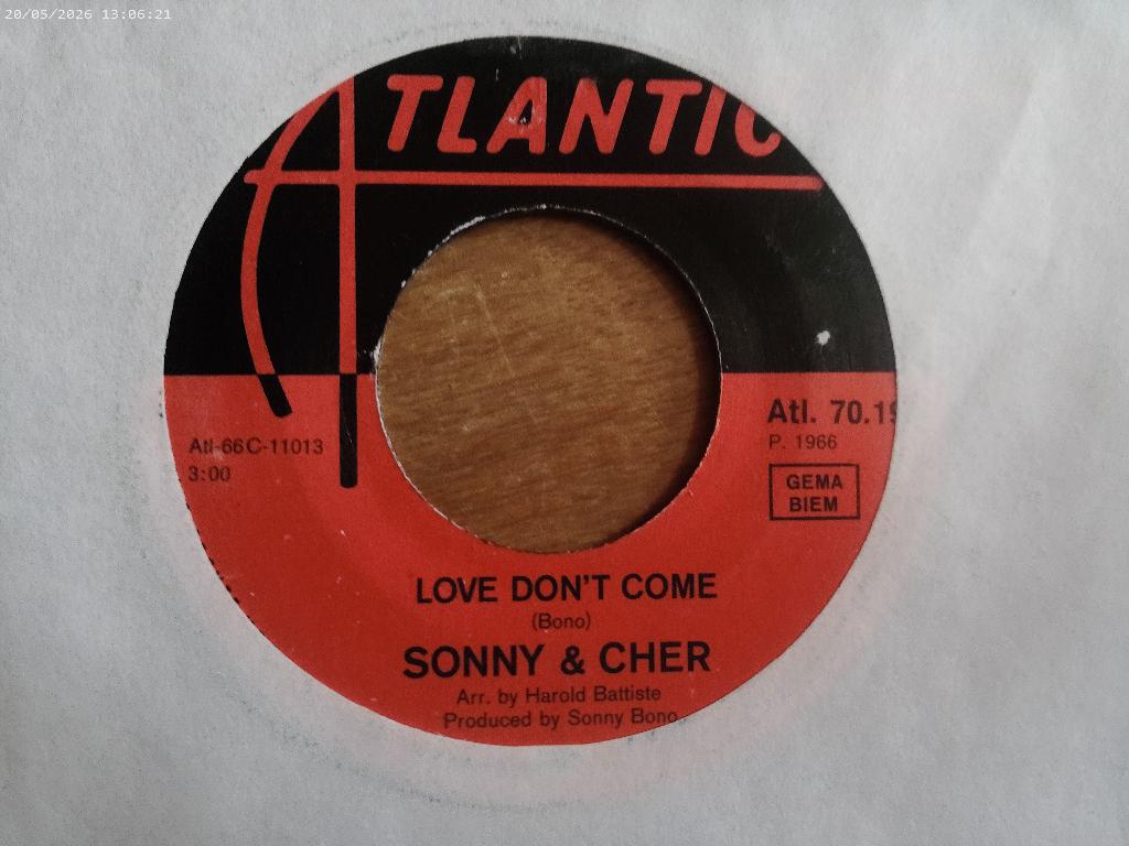 Sonny & Cher - Living for you / Love don't come, Gebruikt, Originele persing, 7 inch, Single