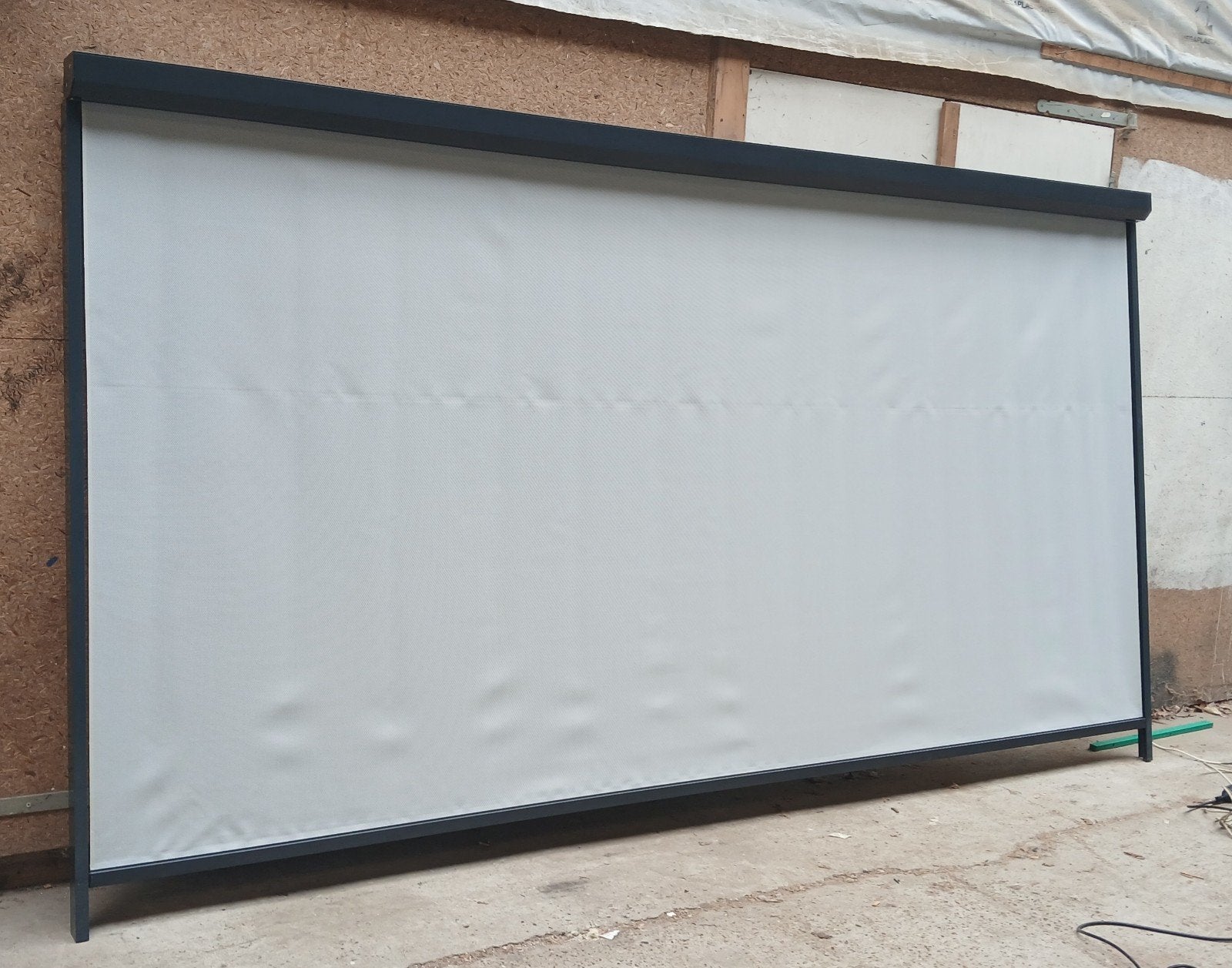 nieuwe screen 373.5 breed 202.5 hoog electrisch., Ophalen, Nieuw, Grijs