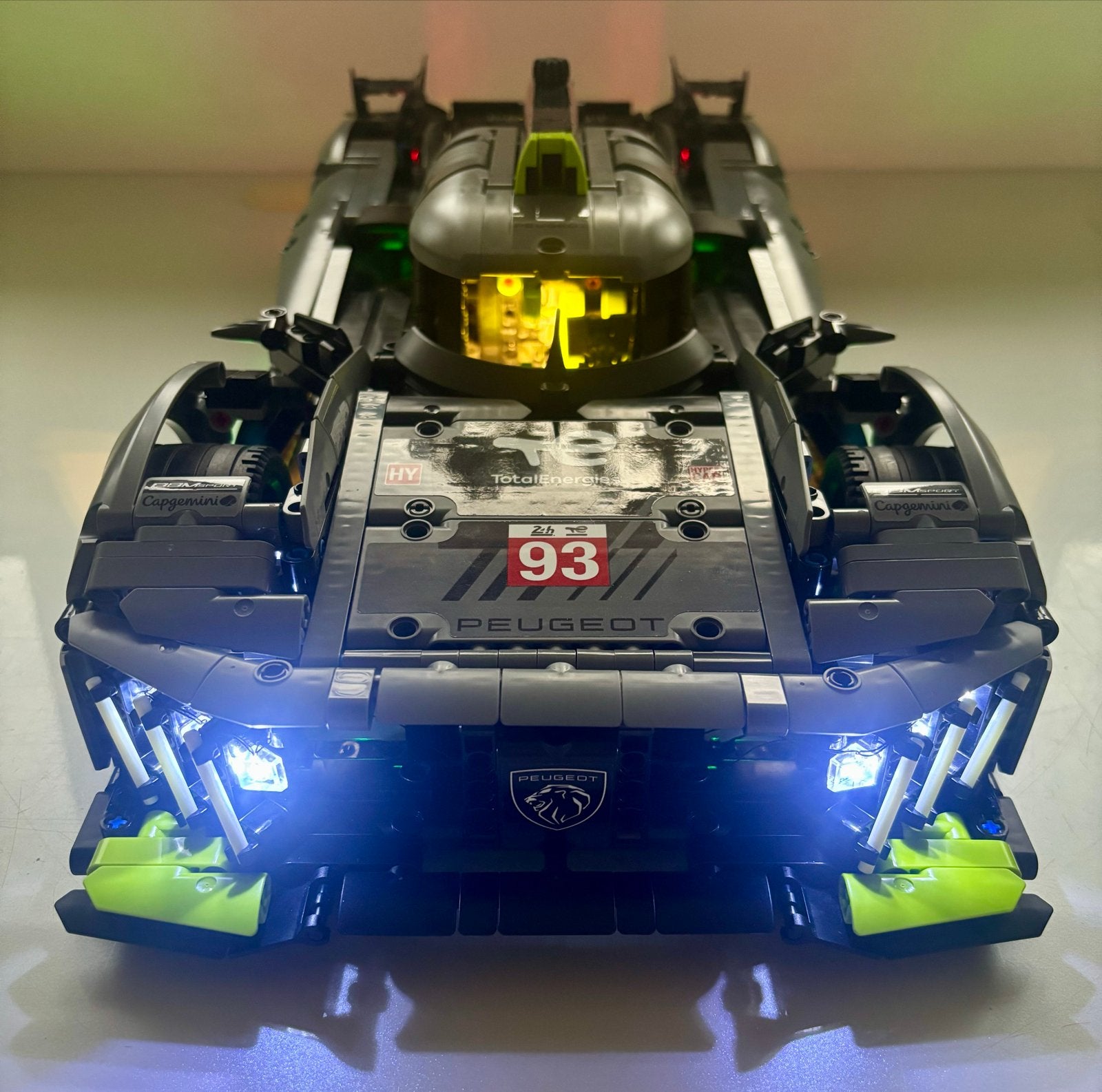 Lego Technic Peugeot 9X8 24H Le Mans met verlichting, Hobby en Vrije tijd, Modelauto's | Overige schalen, Verzenden, Zo goed als nieuw