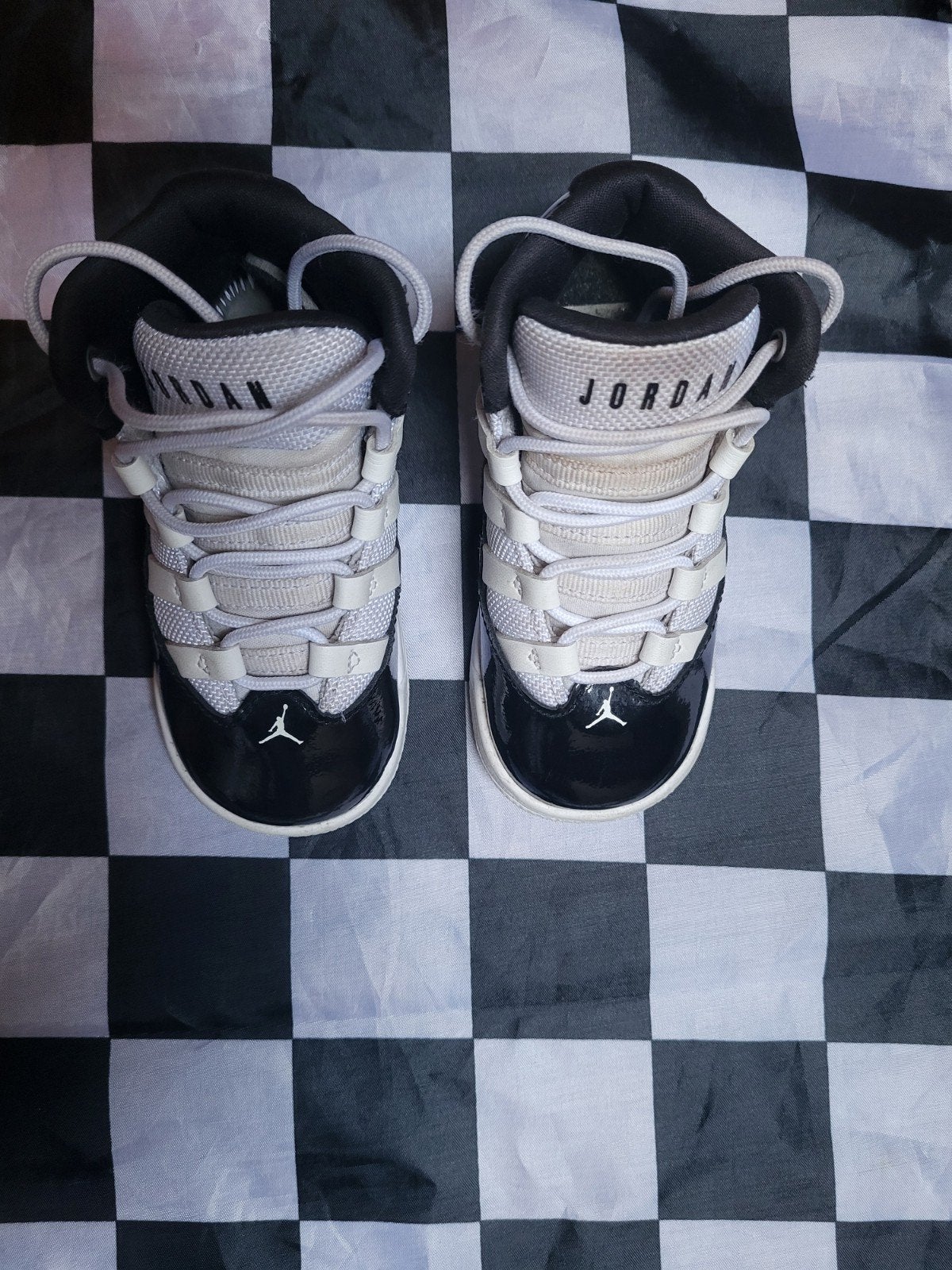 Jordan sneakers maat 23,5, Kinderen en Baby's, Babykleding | Schoentjes en Sokjes, Ophalen, Jongetje of Meisje, Jordan, Gebruikt