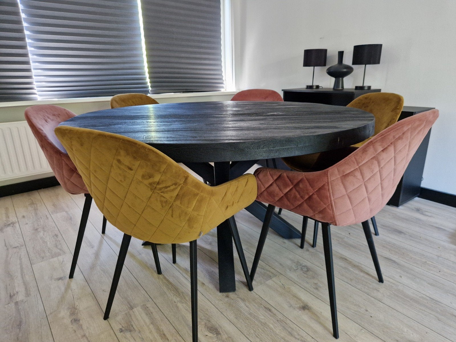 Mangohouten eettafel (150cm) met 6 Goossens 'Ebi' stoelen, Huis en Inrichting, Stoelen, Ophalen, Gebruikt, Overige kleuren, Stof