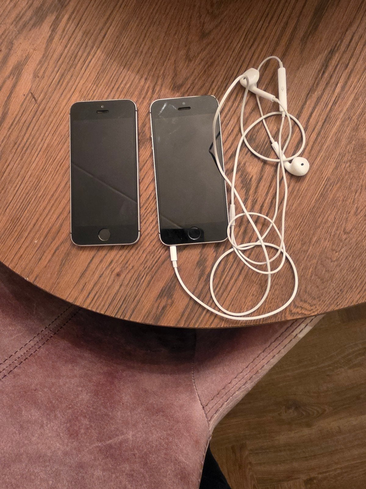 2x Apple iPhone SE (2016) 16GB Zilver - opruim vondst, Telecommunicatie, Gebruikt, 16 GB, IPhone SE (2016), Ophalen of Verzenden