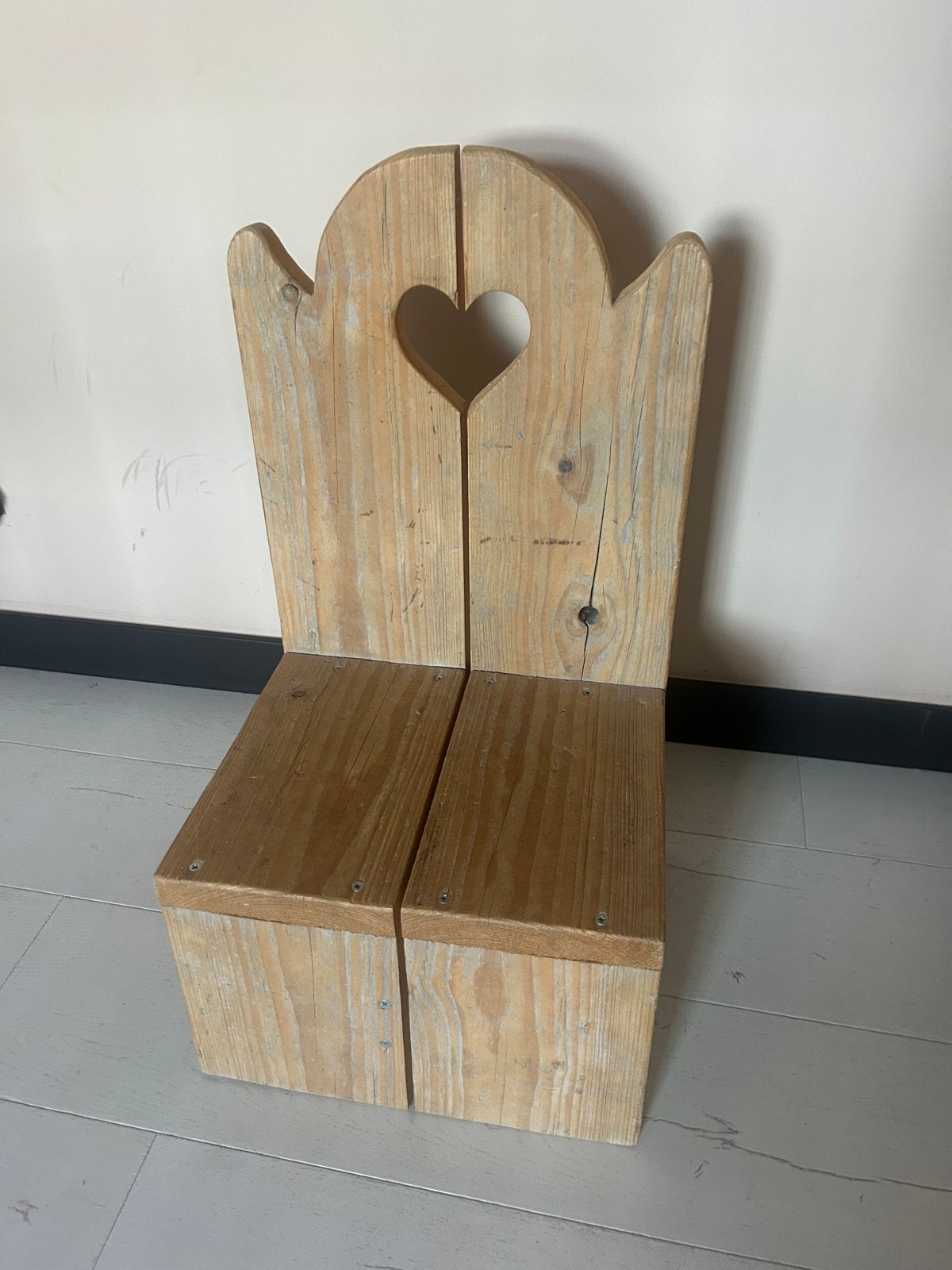 Prachtige steigerhout kinderstoel met hartjesuitsparing, Gebruikt, Overige kleuren, Ophalen of Verzenden, Eén