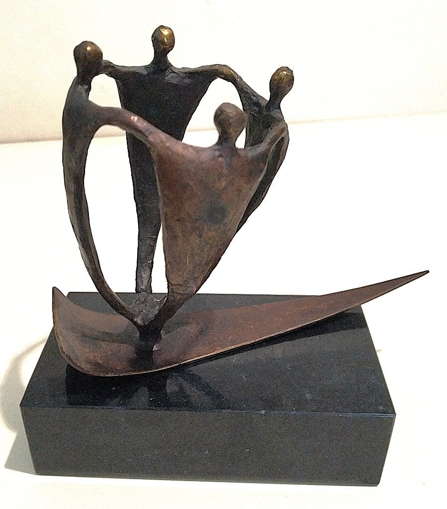 Prachtig bronskleurig beeldje C.Ammerlaan, draaibaar i.g.st., Groep mensen, Minder dan 20 cm, Ophalen of Verzenden, Beeld
