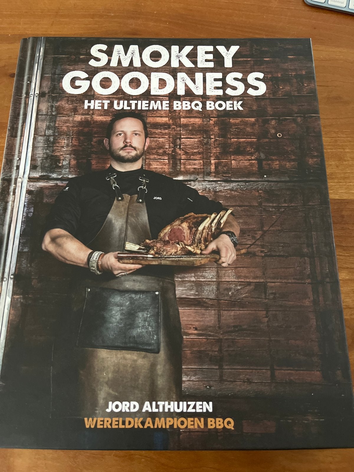 Smokey Goodness: Het Ultieme BBQ Boek - JORD ALTHUIZEN, Boeken, Kookboeken, Ophalen of Verzenden, Zo goed als nieuw, Overige gebieden