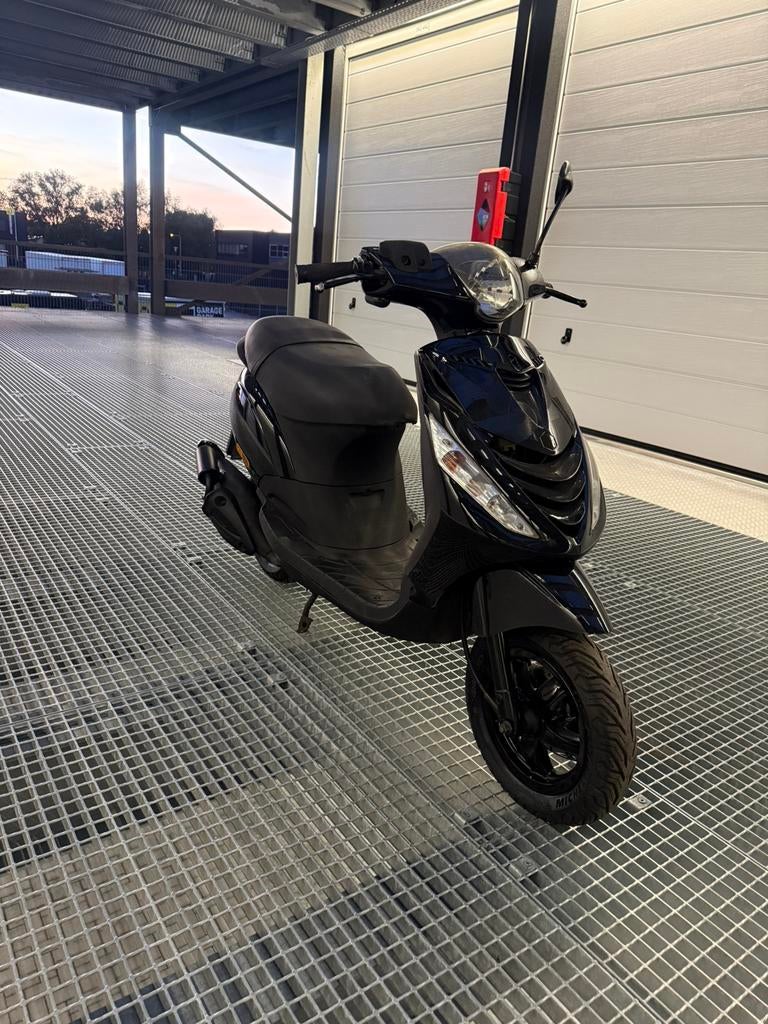 1100!! Super nette Piaggio zip 2t 50/70cc 2009, Piaggio, Overige typen, Ophalen of Verzenden, Zo goed als nieuw