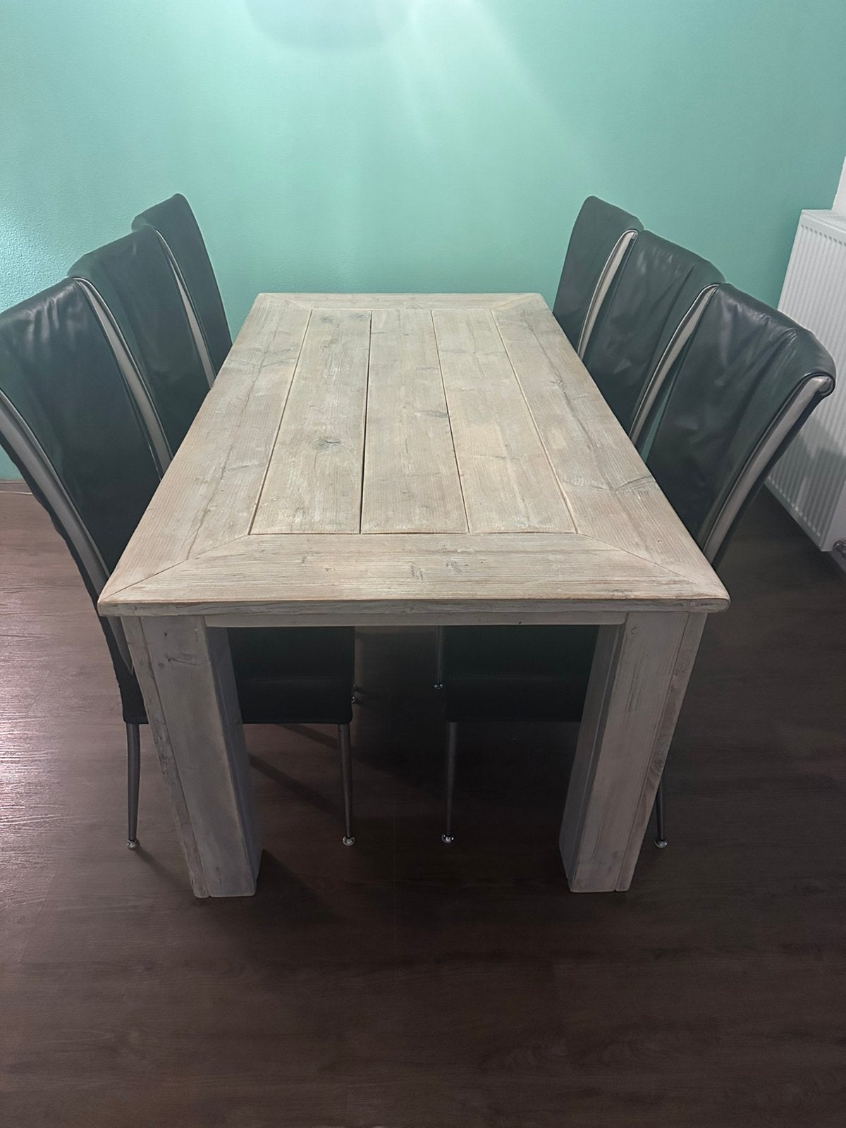 Te koop  mooie eettafel steigerhout en 6 zwarte stoelen, Ophalen