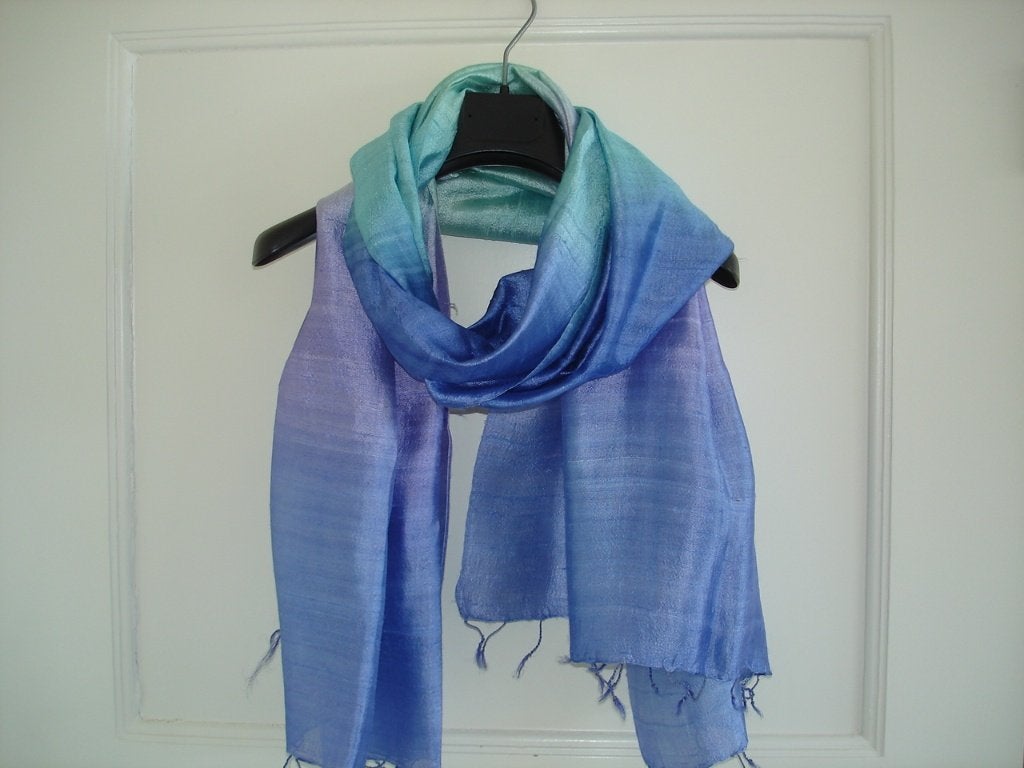 Sjaal / Stola 79 cm x 178 cm  wilde zijde blauw groen lila, Ophalen of Verzenden, Nieuw, Maat 42/44 (L), Sjaal
