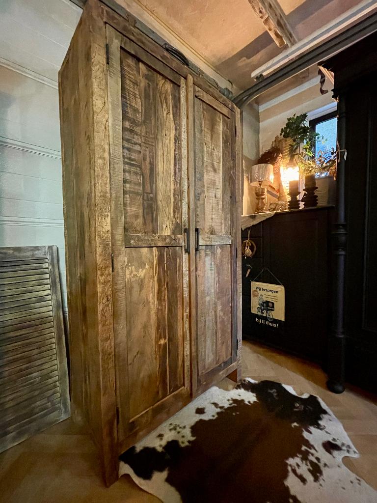 Kast Old Barn, Huis en Inrichting, Kasten | Overige, Zo goed als nieuw, Ophalen