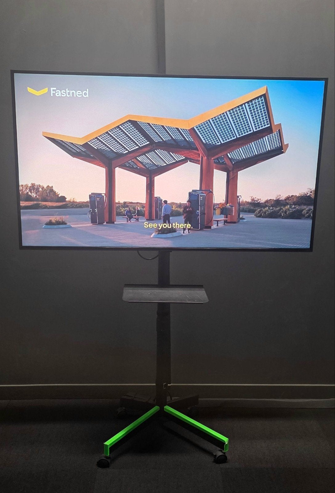 LG 55QNED816RE 55 inch QNED TV met rijdend meubel, Ophalen, QLED, 120 Hz, Zo goed als nieuw