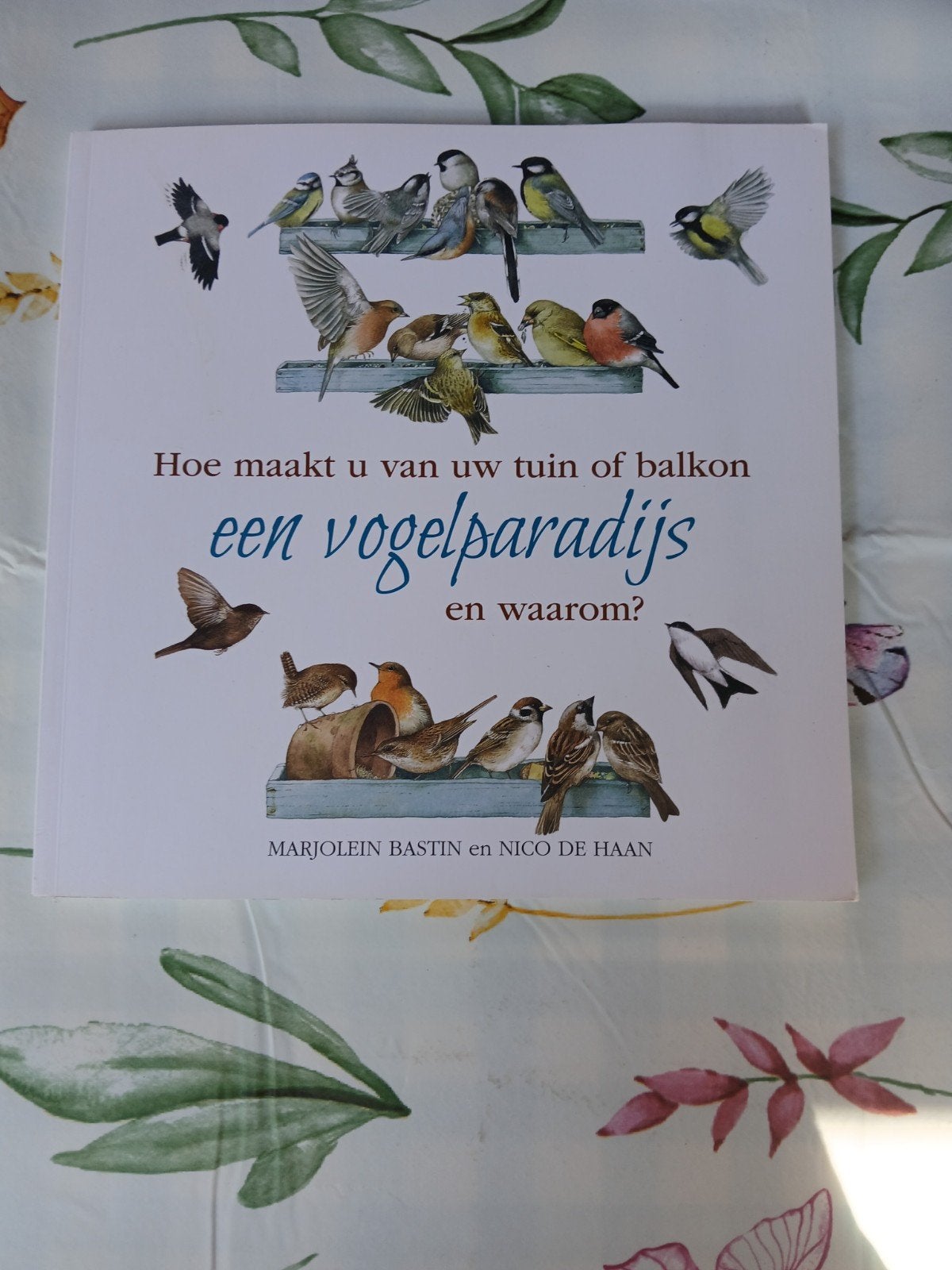 Hoe maakt u van uw tuin of balkon een vogelparadijs?, Ophalen of Verzenden, Zo goed als nieuw, Marjolein Bastin en Nico de Haan