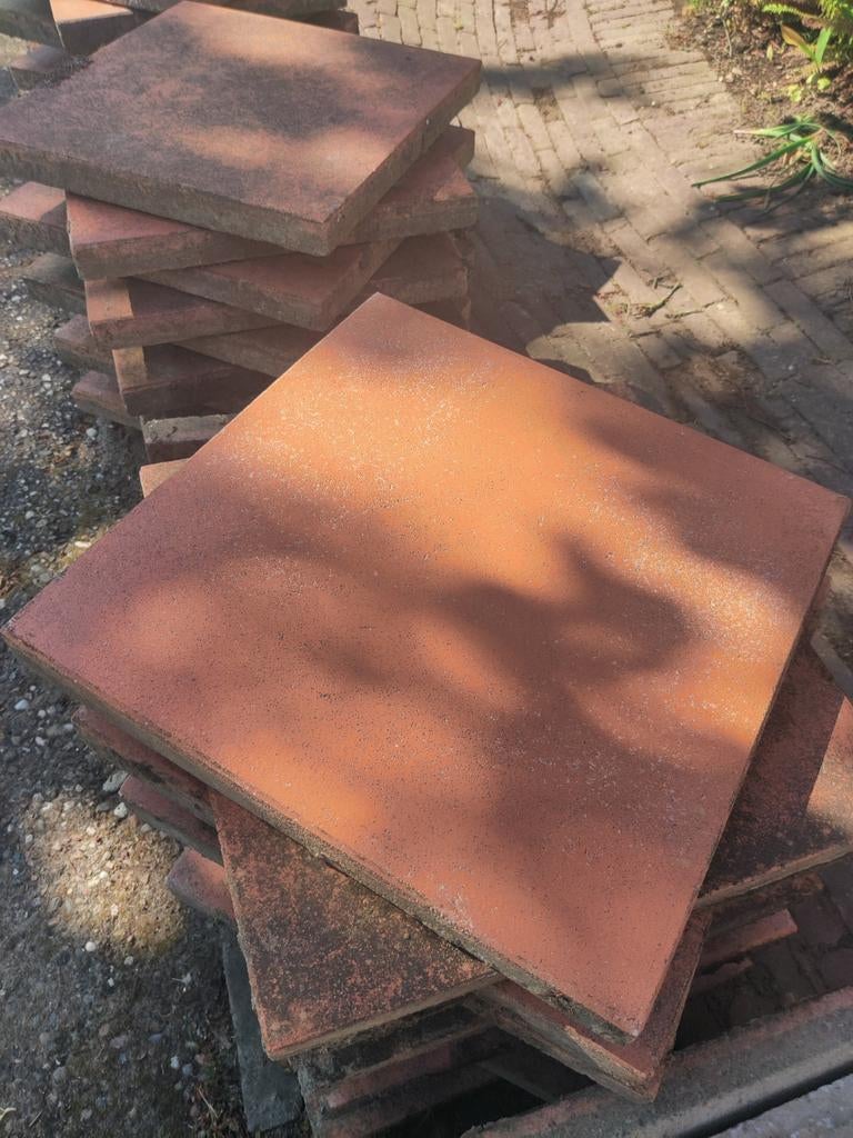 Gratis af te halen: 64 rode terrastegels 40x40 cm, Ophalen, Gebruikt, 10 m² of meer, Beton