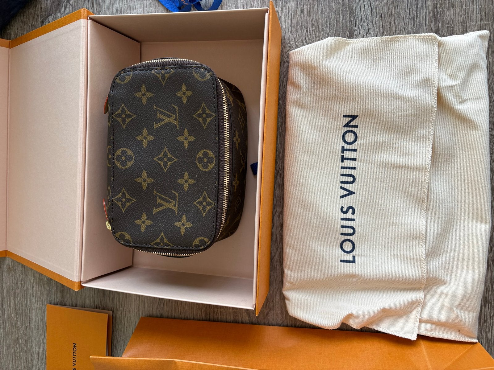 Louis Vuitton Nice Mini Toilettas - Nieuw, Ophalen, Nieuw, Bruin, Dame